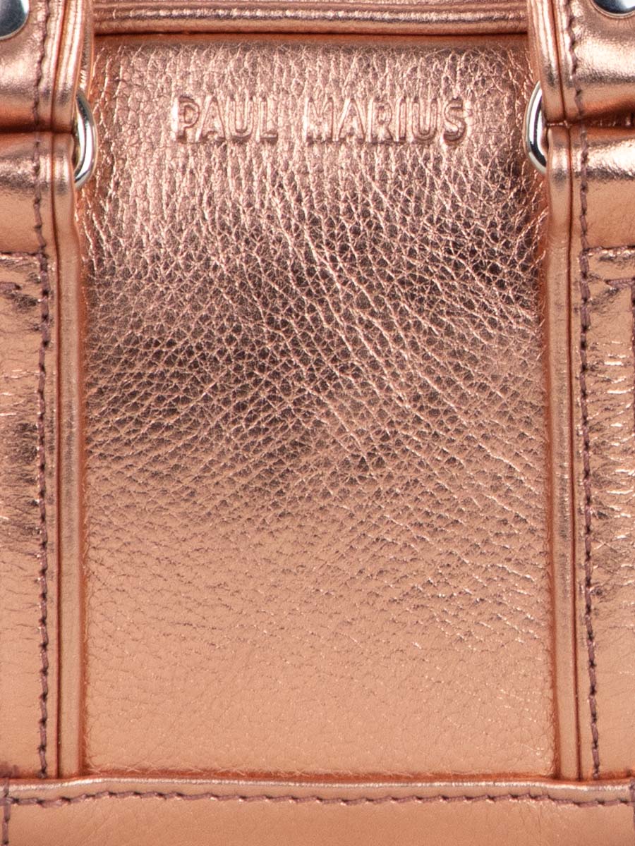 photo-vue-zoom-matiere-sac-main-cuir-or-rose-lemini-bowling-or-rose-paul-marius-w45xs-g-pi