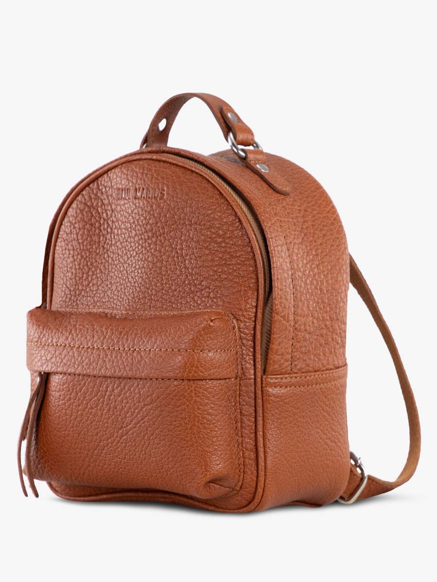 photo-vue-de-cote-petit-sac-a-dos-cuir-femme-marron-lemini-intrepide-naturel-paul-marius-m37s-l
