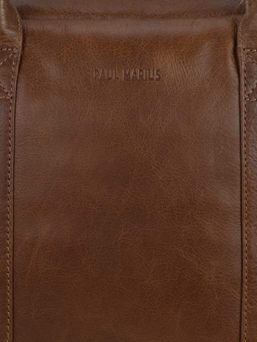 photo-vue-de-zoom-matiere-sacoche-ordinateur-cuir-marron-lemecanographe-tabac-paul-marius-m22-mk