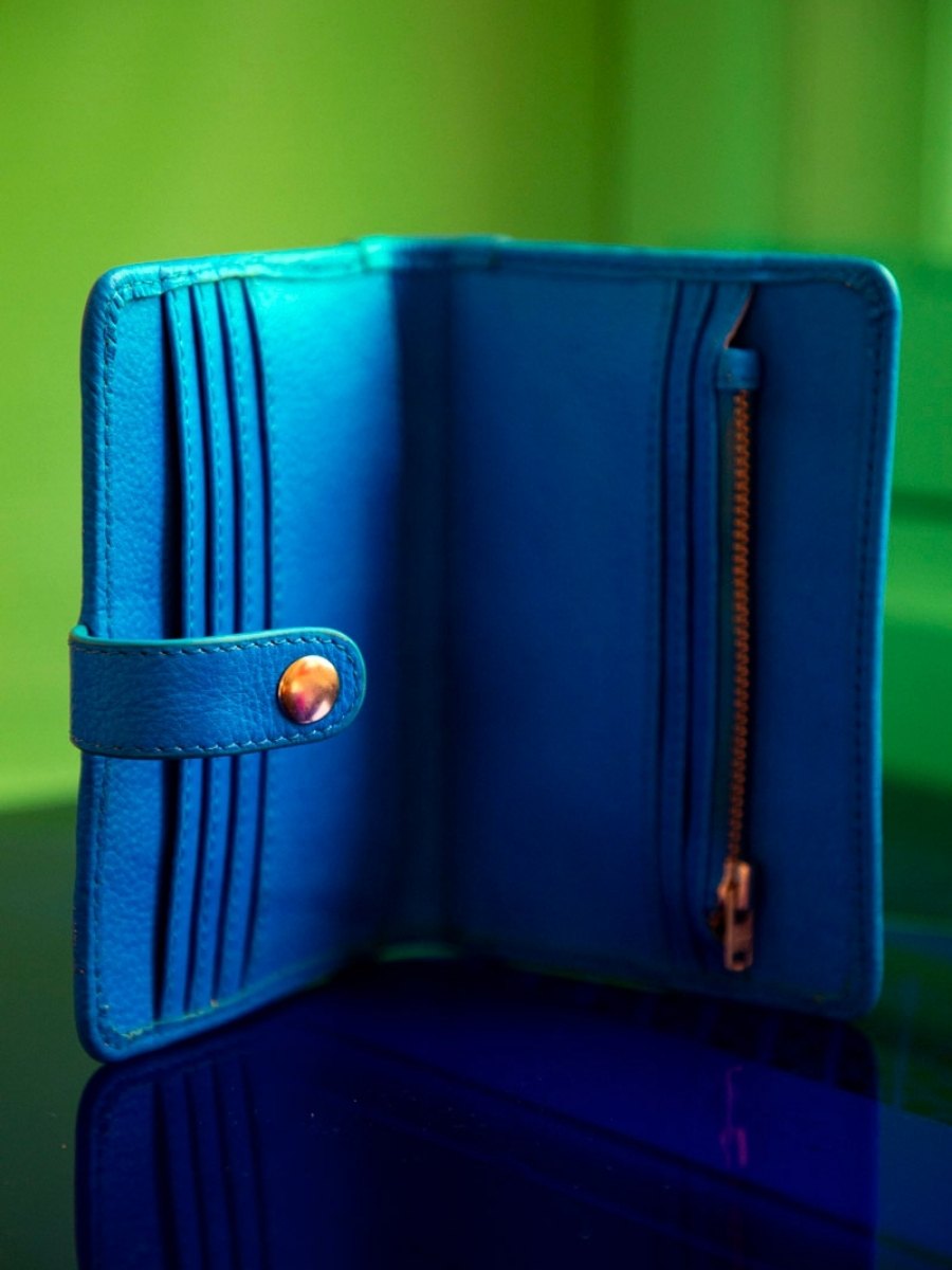 photo-vue-portee-portefeuille-cuir-orange-leportefeuille-jeanne-neon-paul-marius-m34-ne-blu