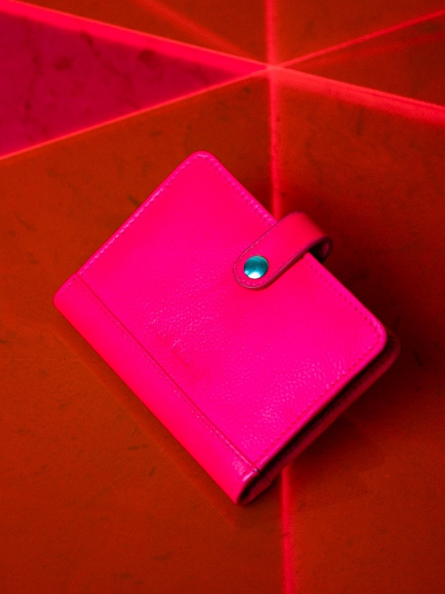 photo-vue-face-portefeuille-cuir-rose-leportefeuille-jeanne-neon-paul-marius-m34-ne-pi