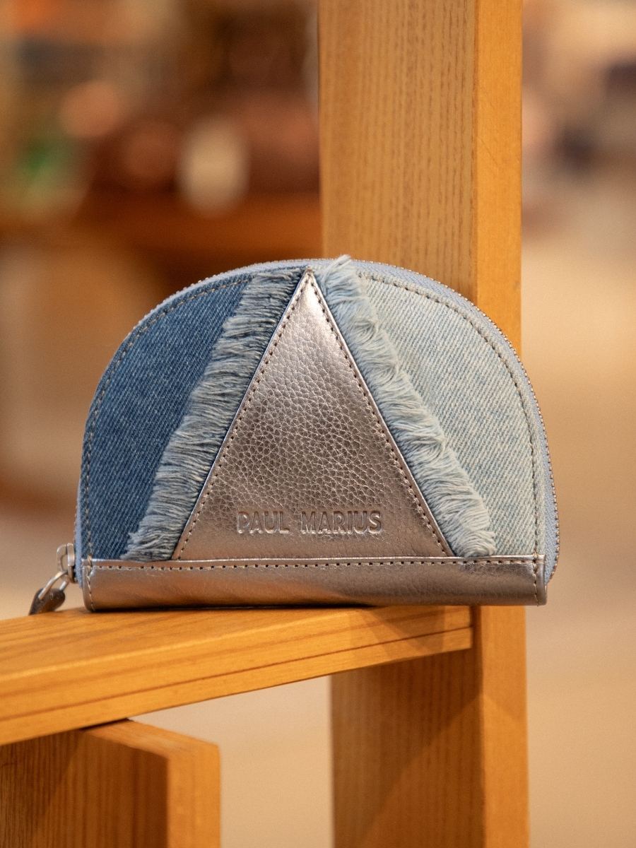 photo-vue-zoom-matiere-portefeuille-cuir-jean-argente-femme-leportefeuille-manon-denim-acier-paul-marius-m32-gm-denim