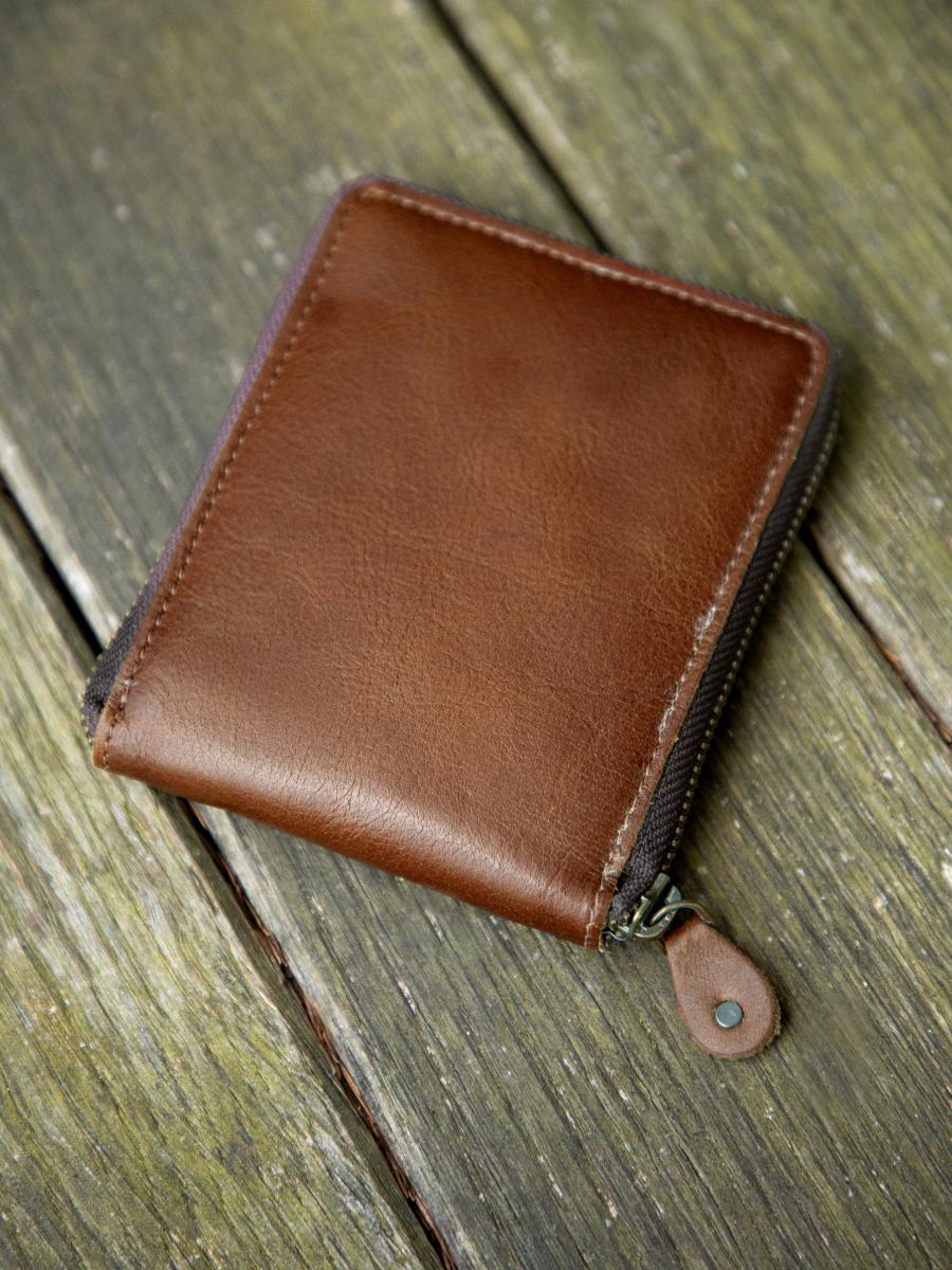 photo-vue-zoom-matiere-portefeuille-cuir-unisexe-marron-leportefeuille-paul-tabac-paul-marius-wallet-mk