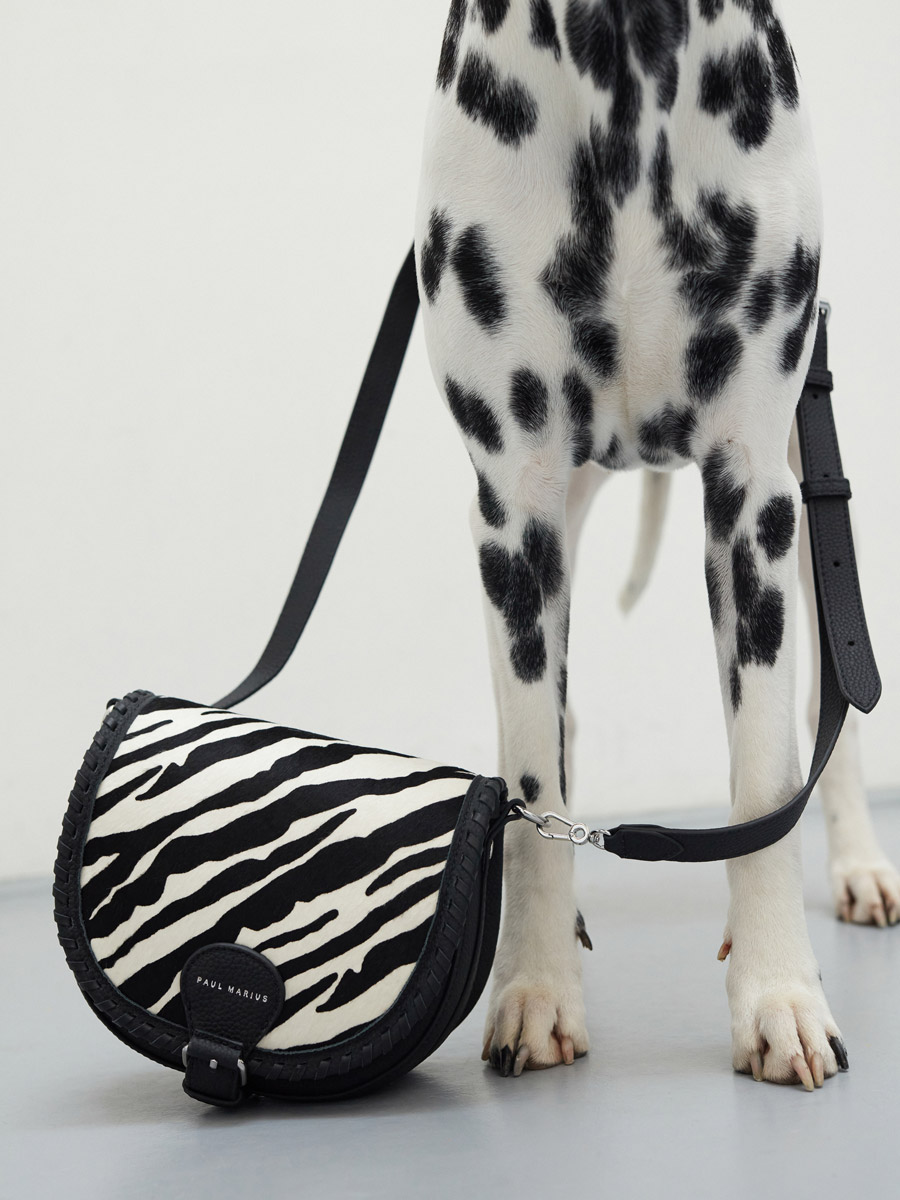 sac-bandouliere-cuir-lebobo-noir-blanc-vue-portee-w61s-ti-b-w 