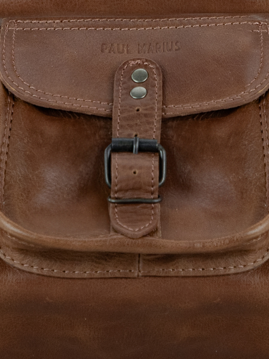 photo-vue-zoom-matiere-sac-voyage-cuir-marron-levoyageur-l-tabac-paul-marius-m08s50