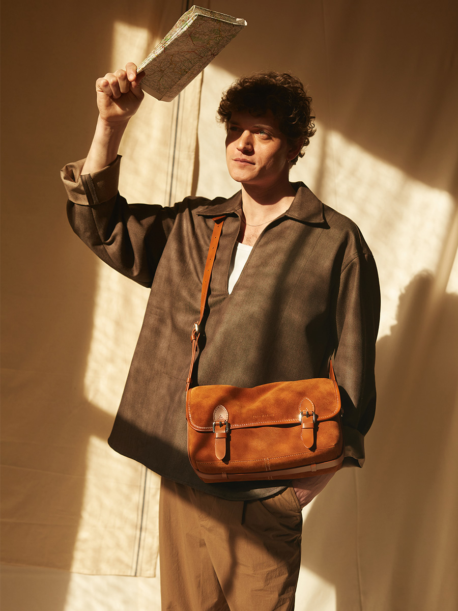 Sac bandoulière en daim Loulou  - Fauve photo focus matiere