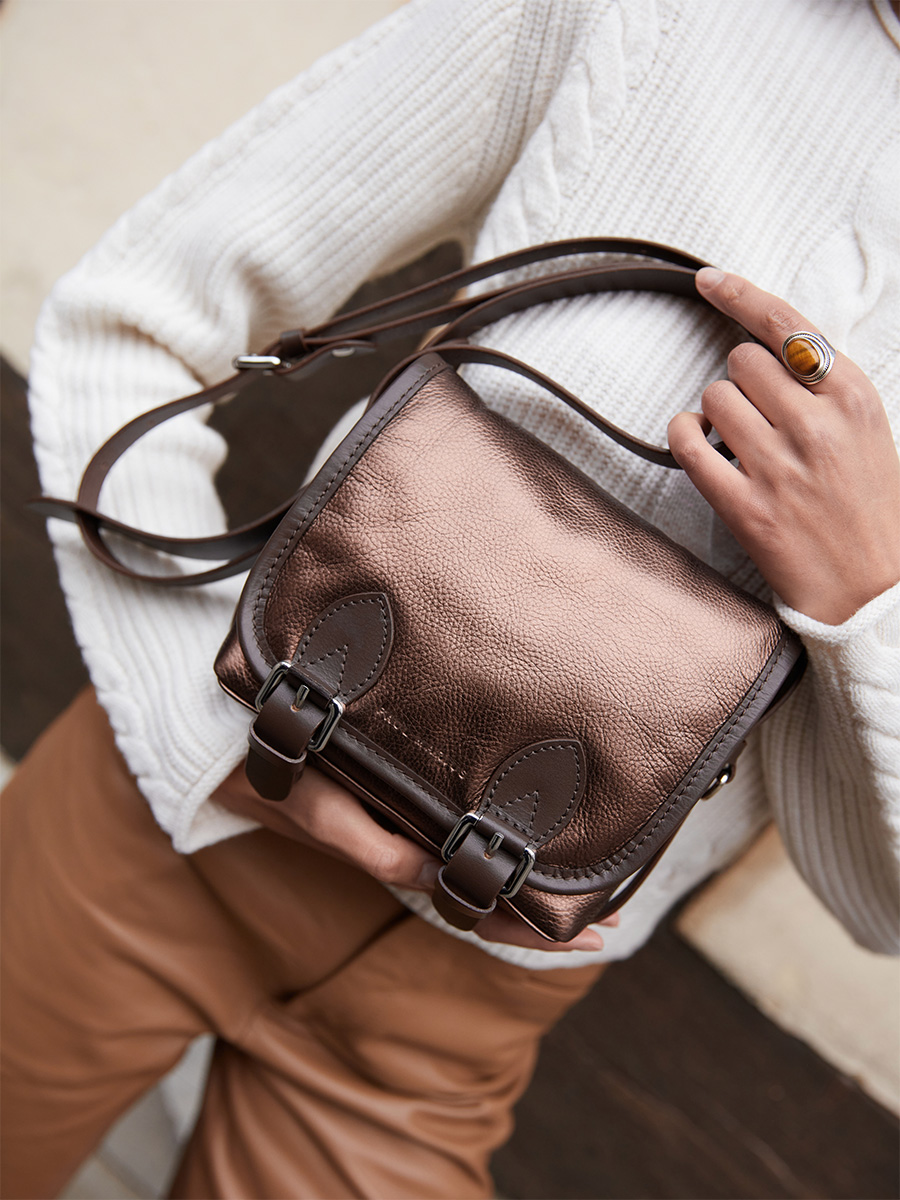 sac-bandouliere-cuir-loulou-s-cuivré-zoom-matiere-w78s-c