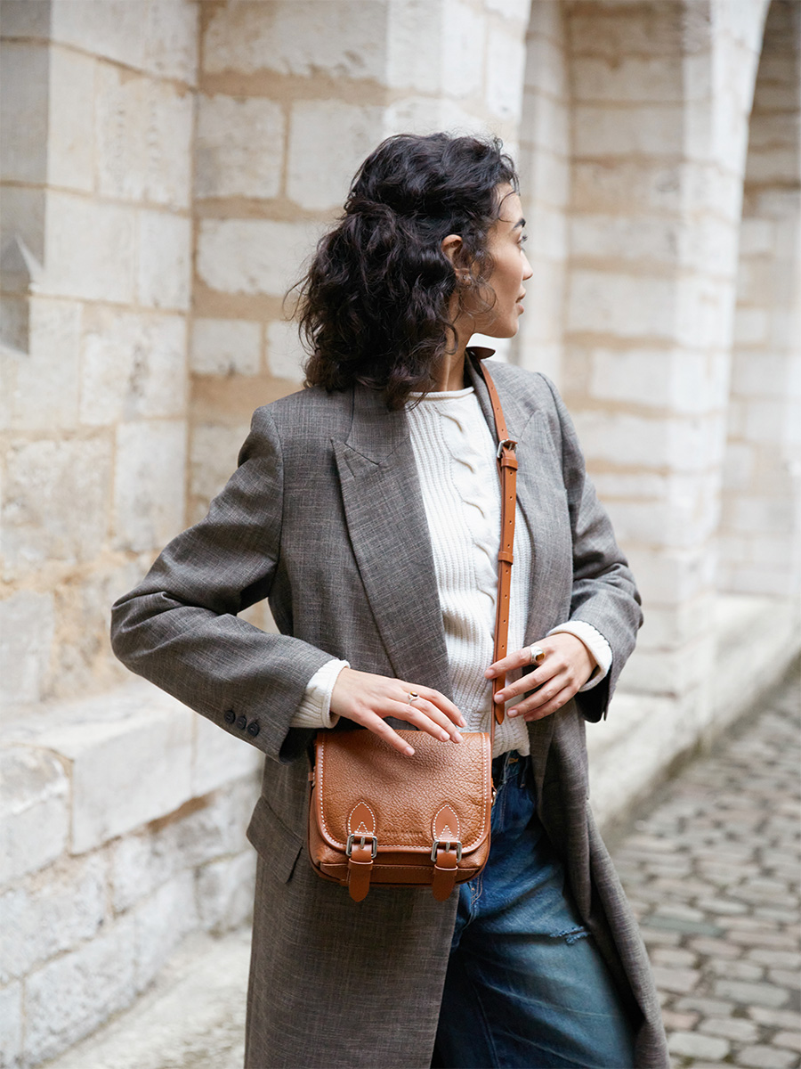 sac-bandouliere-cuir-loulou-s-naturel-zoom-matiere-w78s-l