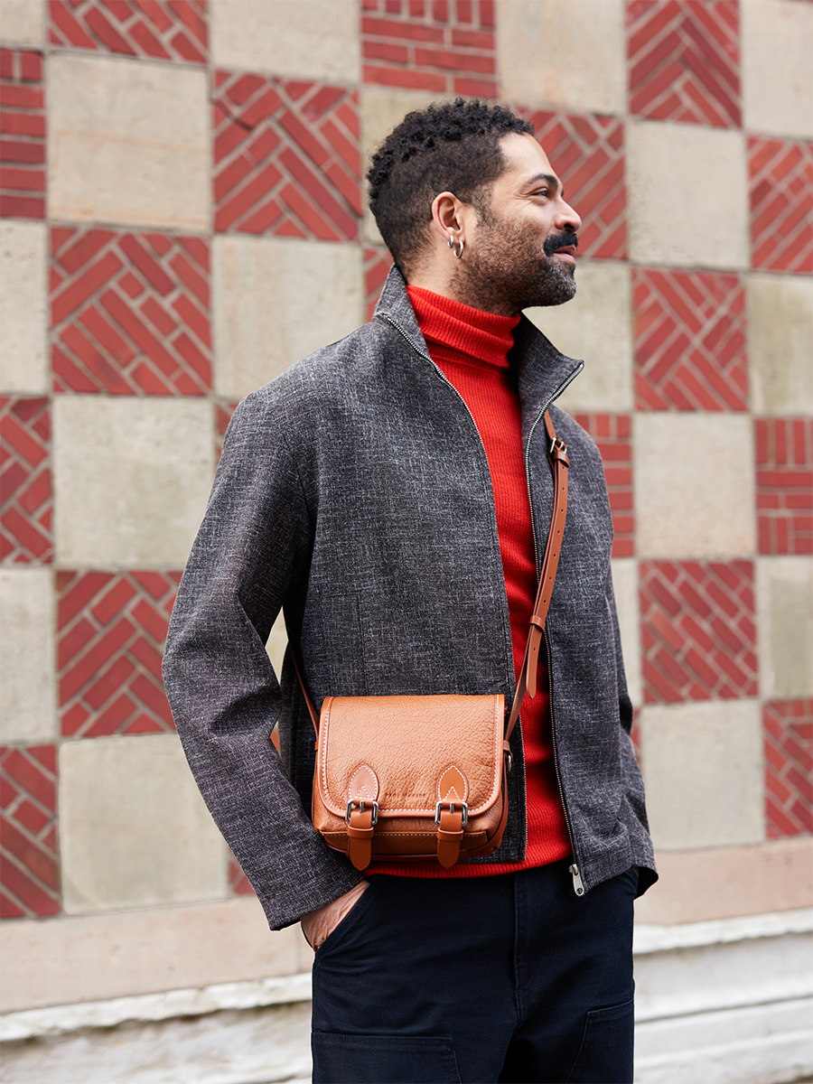 sac-bandouliere-cuir-loulou-s-naturel-vue-portee-w78s-l