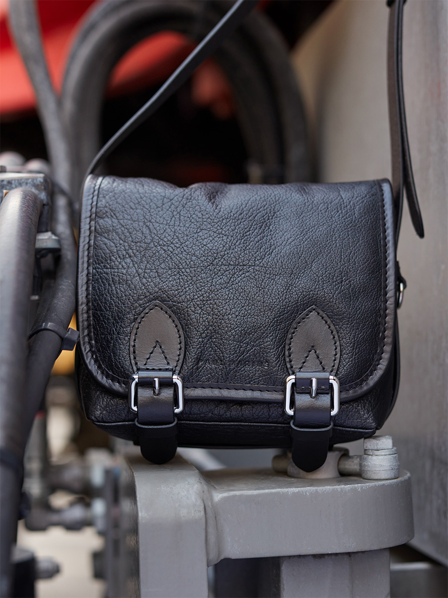 sac-bandouliere-cuir-loulou-s-noir-zoom-matiere-w78s-b 