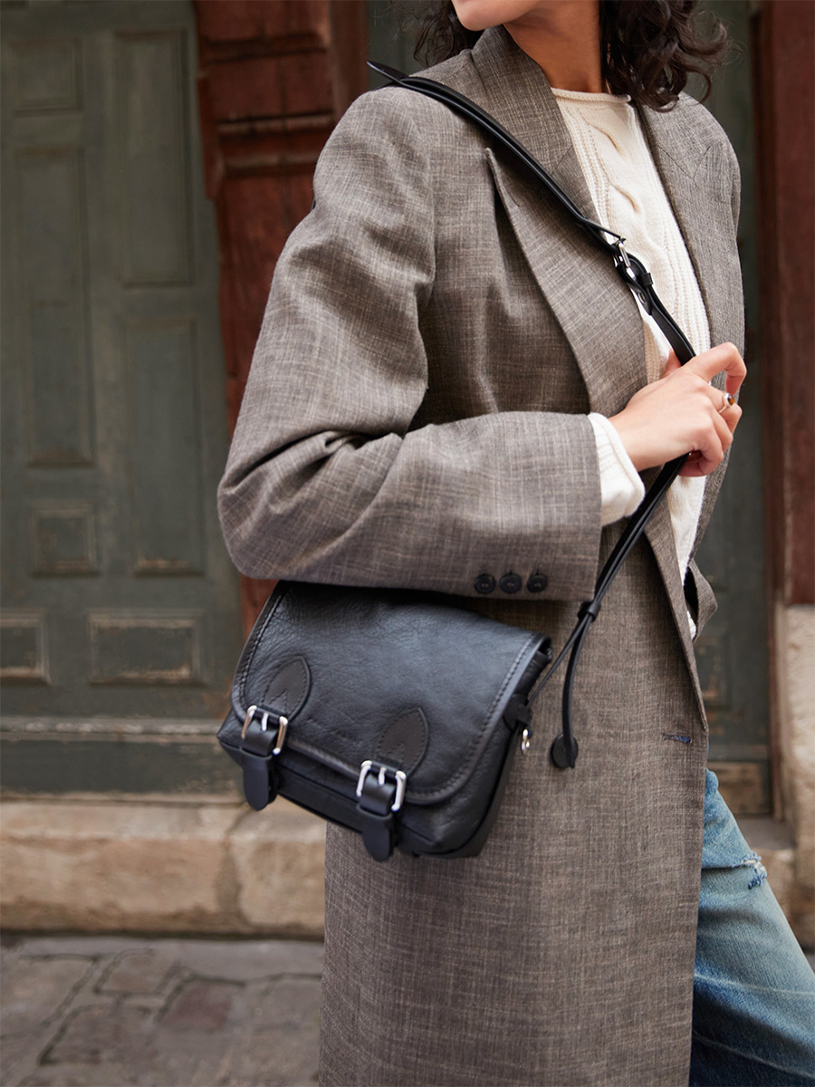 sac-bandouliere-cuir-loulou-s-noir-vue-portee-w78s-b 