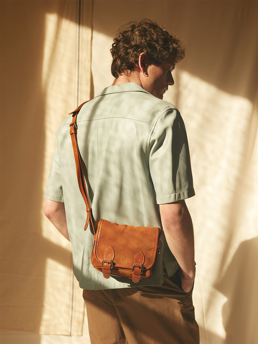 Mini sac bandoulière en daim Loulou S - Fauve vue cote