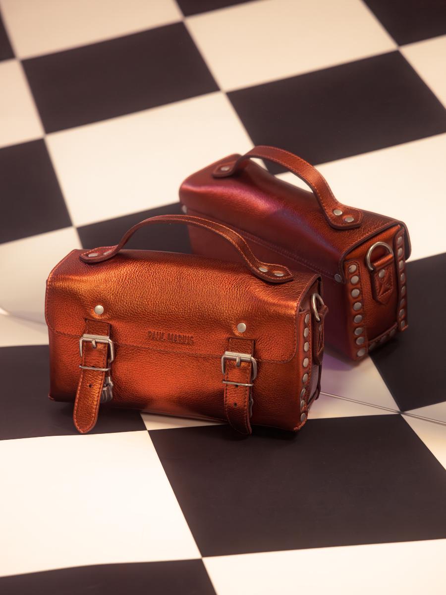 photo-vue-zoom-matiere-sac-bandouliere-cuir-cuivre-lartisane-ginger-paul-marius-p02-m-o