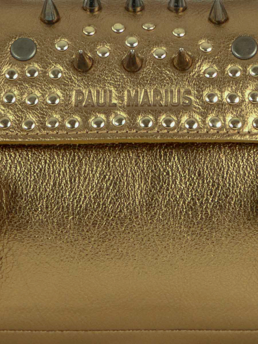 photo-vue-zoom-matiere-sac-bandouliere-cuir-dore-lartisane-edition-noire-opus-paul-marius-p02-bed-op4-og