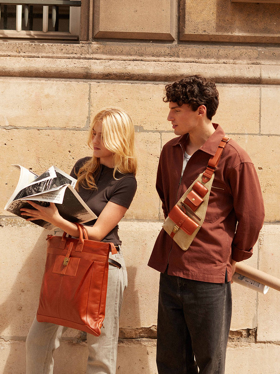 sac-bandouliere-cuir-marron-vert-leholster-cognac-toile-kaki-vue-zoom-matiere-w62-oco-gc