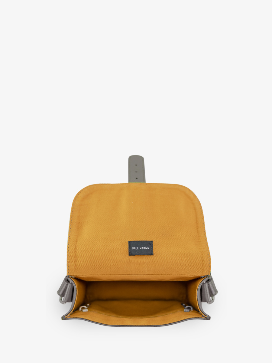 photo-zoom-matiere-sac-bandouliere-cuir-argent-lessentiel-acier-paul-marius-m21-gm