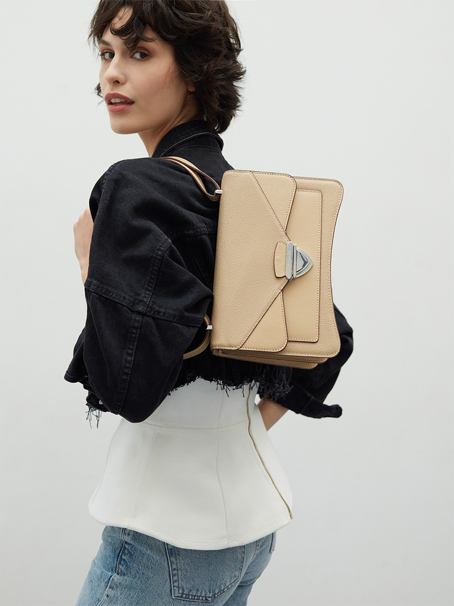 madame-george-sac-femme-cuir-beige-vue-portee-w63-cav-bei