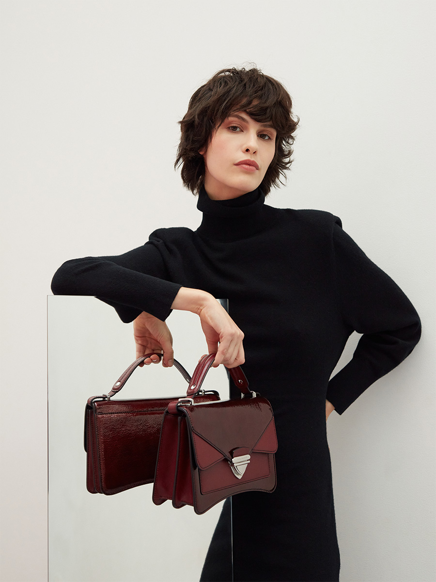 madame-george-sac-femme-cuir-bordeaux-vue-portee-w63-st-dr