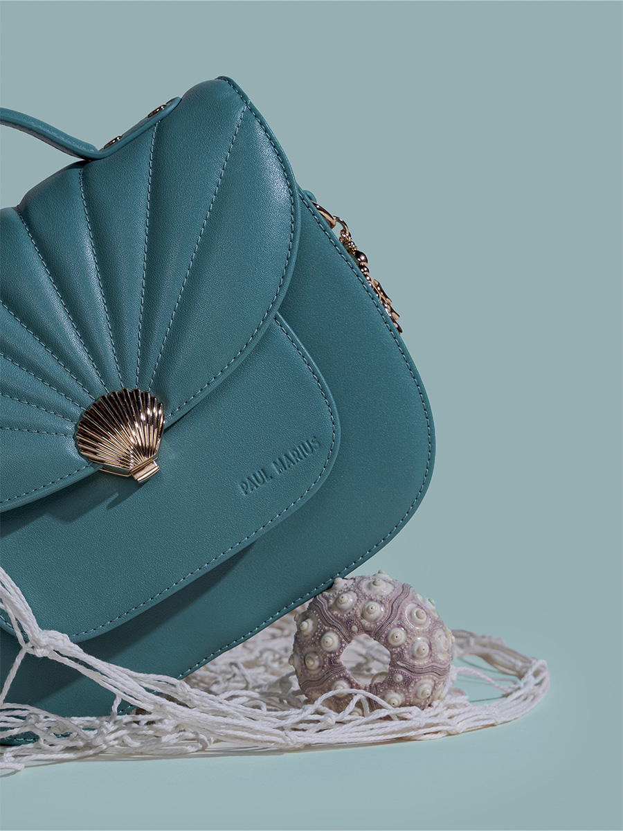 sac-bandouliere-cuir-mademoiselle-george-coquillage-bleu-lagon-vue-portee-w105-blu