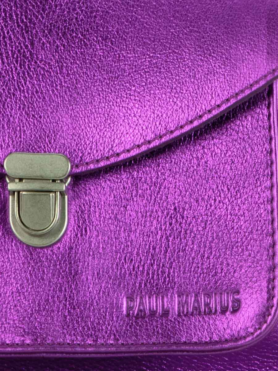 photo-zoom-matiere-sac-bandouliere-cuir-violet-metallise-mademoiselle-george-bonbon-paul-marius-w05-m-p