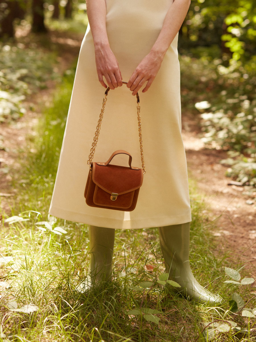 mini-sac-bandouliere-cuir-marron-mademoiselle-george-xs-n2-fauve-vue-portee-w105xs-su-co