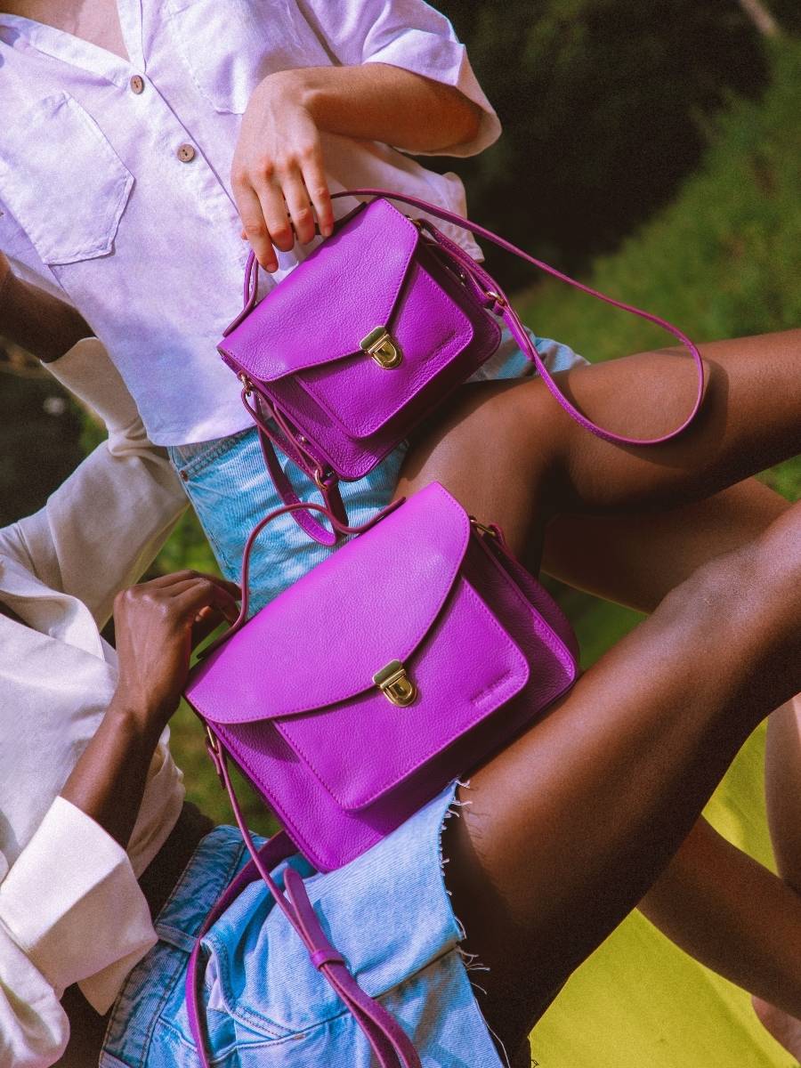 photo-focus-matiere-sac-bandouliere-cuir-violet-mademoiselle-george-sorbet-cassis-paul-marius-w05-sb-p