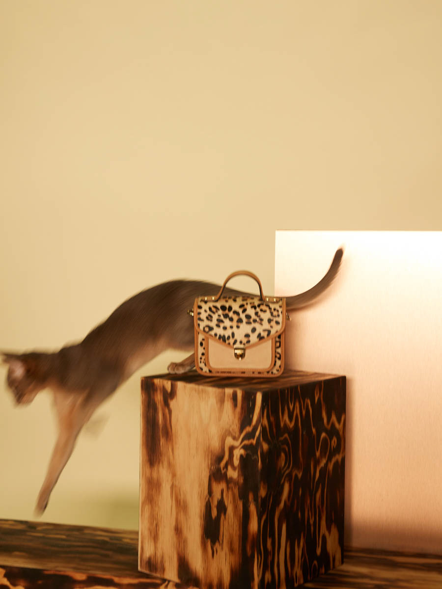 sac-main-cuir-mademoiselle-george-xs-leopard-beige-vue-portee-w05xs-lp-bei
