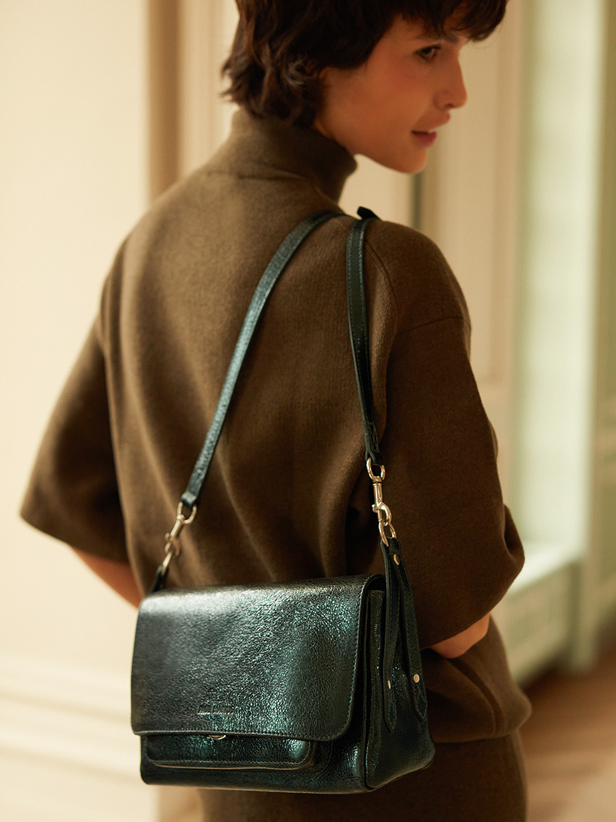 sac-bandouliere-cuir-vert-scintillant-diane-s-minuit-vue-zoom-matiere-w35s-m-gr