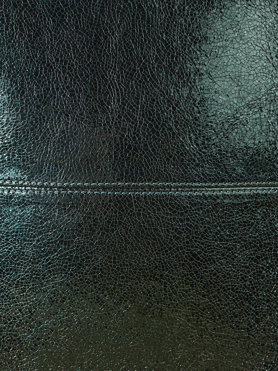 sac-bandouliere-cuir-vert-scintillant-mademoiselle-george-minuit-vue-zoom-matiere-w05-m-gr