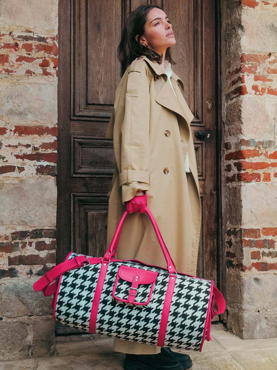 photo-portee-sac-voyage-cuir-rose-levoyageur-xl-allure-fuchsia-paul-marius-m08s60-hs2-pi