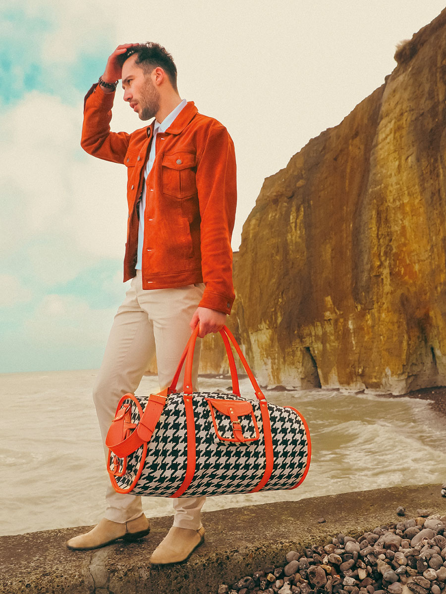 photo-portee-sac-voyage-cuir-orange-levoyageur-xl-allure-orange-paul-marius-m08s60-hs2-o