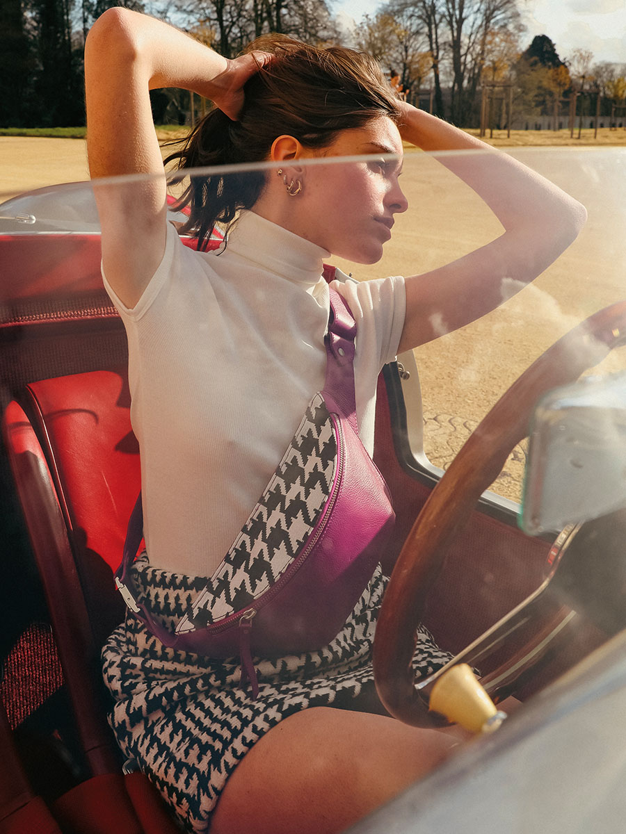 photo-vue-cote-sac-banane-cuir-violet-labanane-allure-zinzolin-paul-marius-m503-hs2-zi