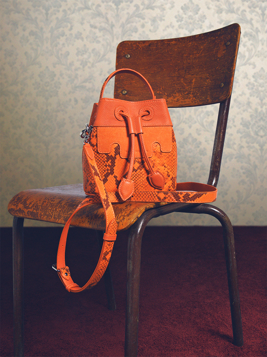 Petit sac seau en cuir orange Capucine XS Python - Ambre vue dos