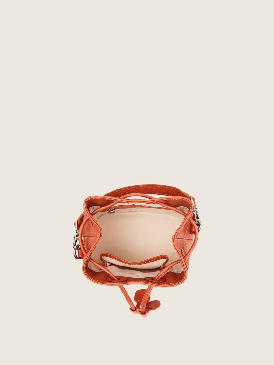 Petit sac seau en cuir orange Capucine XS Python - Ambre photo focus matiere