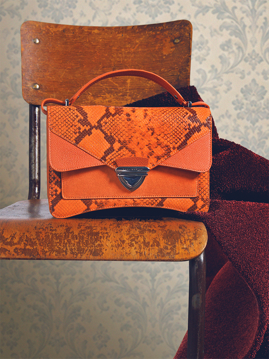 Sac à main en cuir orange Madame George Python - Ambre vue dos