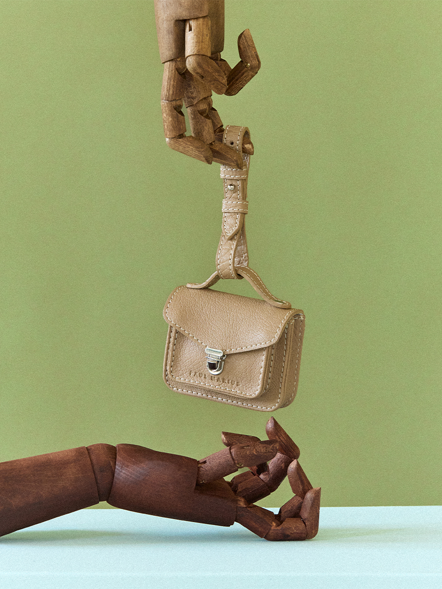 Porte-monnaie Bijou de Sac Mademoiselle George Nano Taupe vue cote