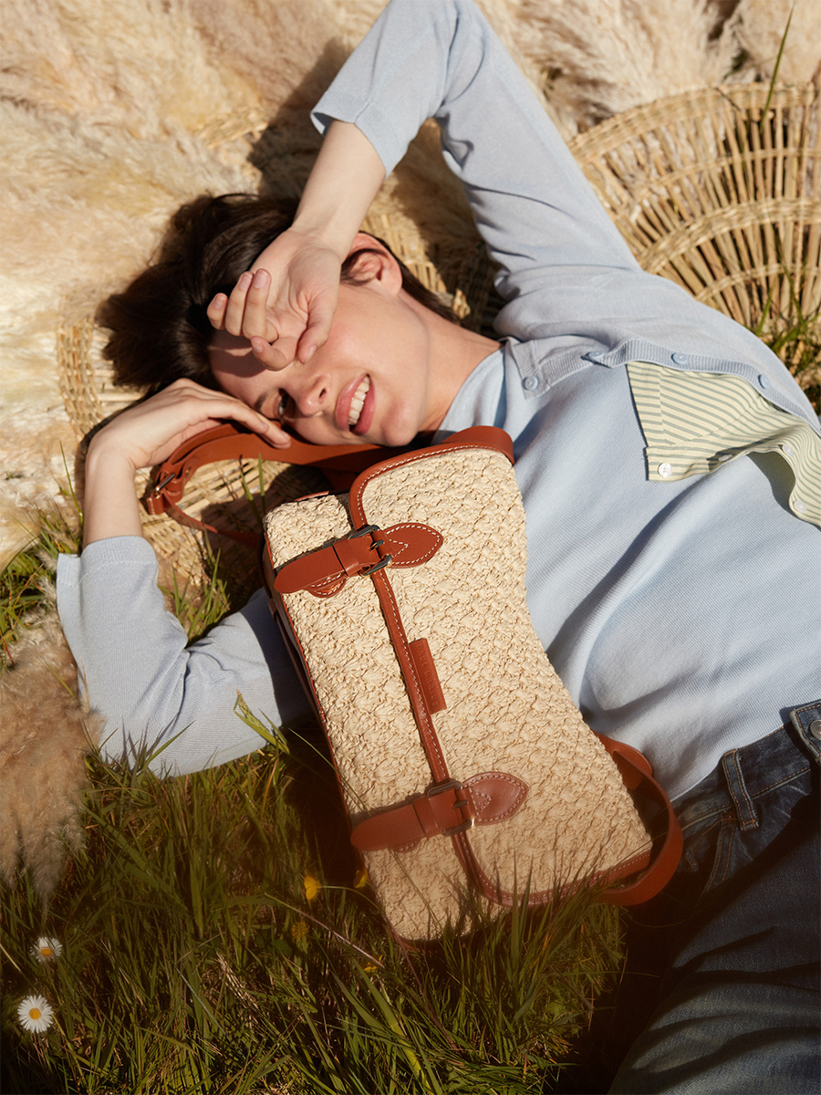 Sac bandoulière en cuir et raphia Loulou Raphia - Naturel / Cognac vue cote