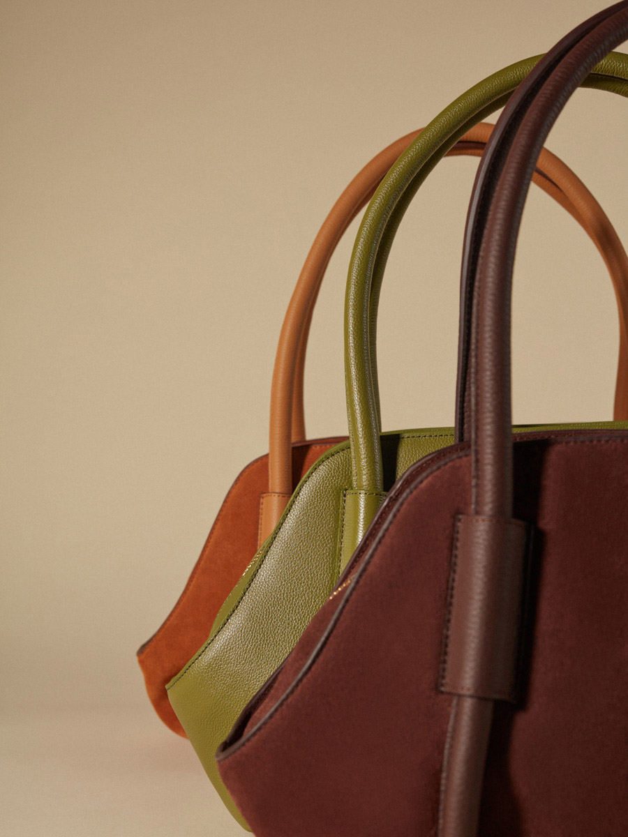 sac-main-voyage-marron-romeo-chocolat-vue-zoom-matiere-w48m-su-db