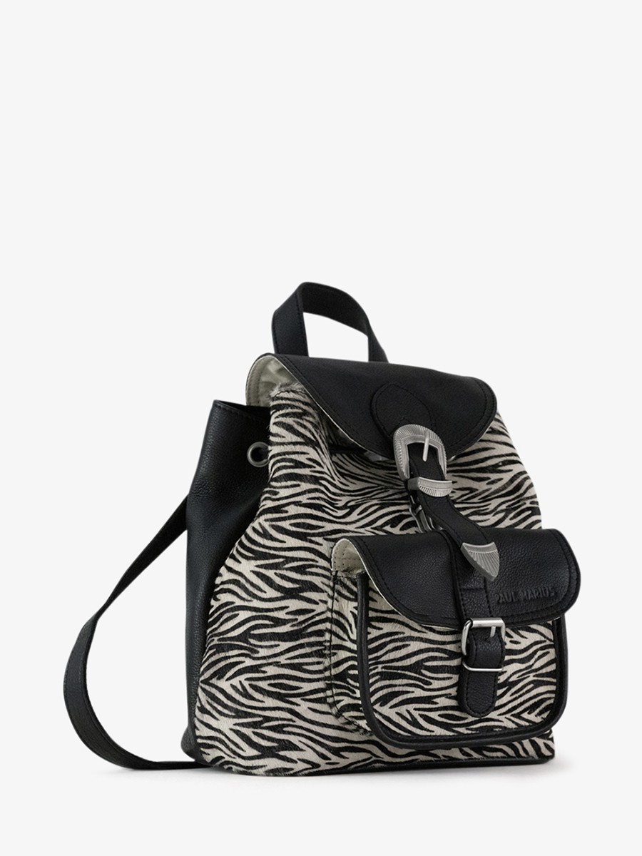 photo-vue-de-cote-sac-a-dos-cuir-femme-lebaroudeur-zebre-paul-marius-