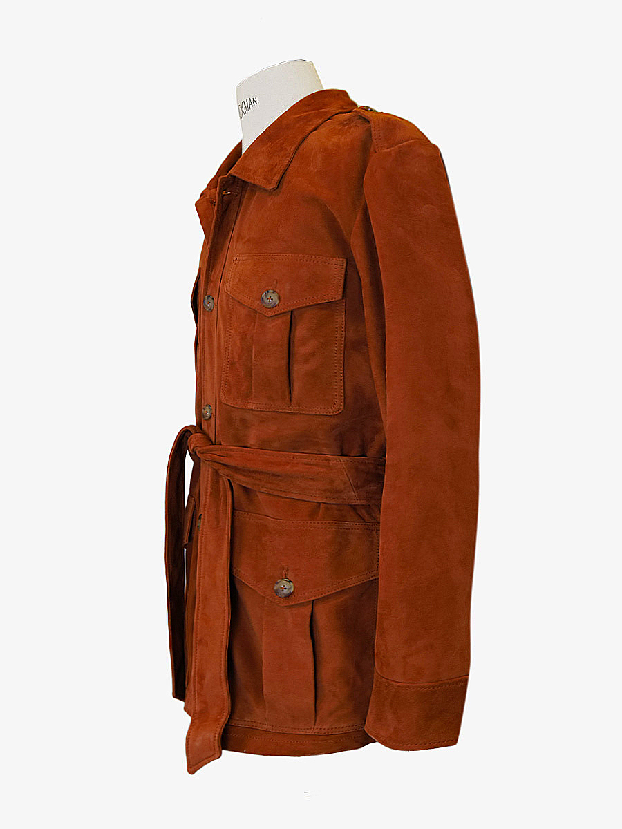 photo-vue-de-cote-veste-saharienne-cognac-cuir-homme-lasaharienne-cognac-rodeo-paul-marius