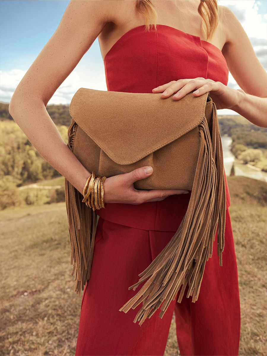 sac-bandouliere-franges-marron-suzon-m-folk-havane-vue-cote-w25m-fol-su-l