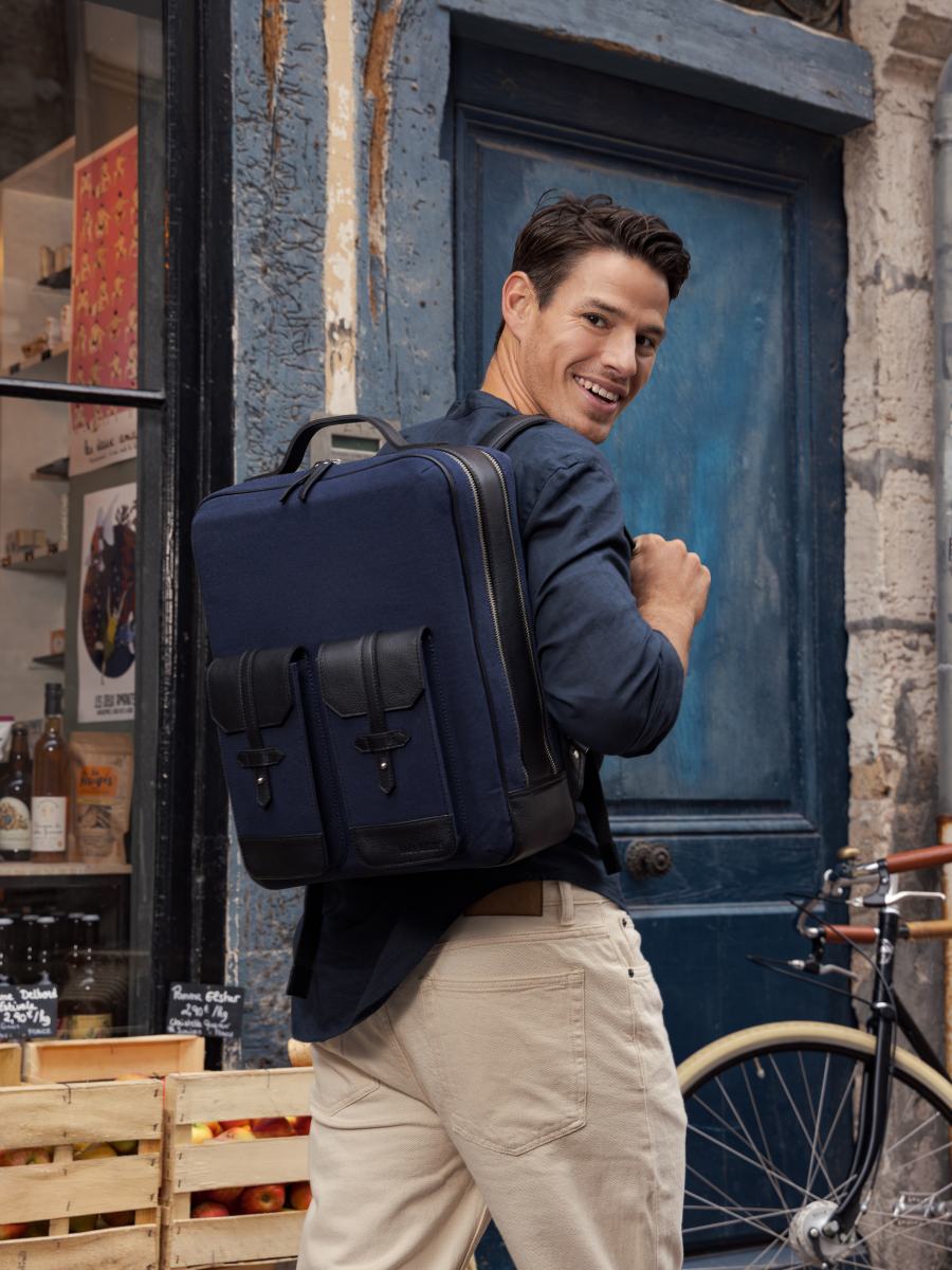 photo-vue-de-face-sac-a-dos-cuir-unisexe-bleu-noir-urbain-noir-toile-bleu-marine-paul-marius-b08-obl-bluc