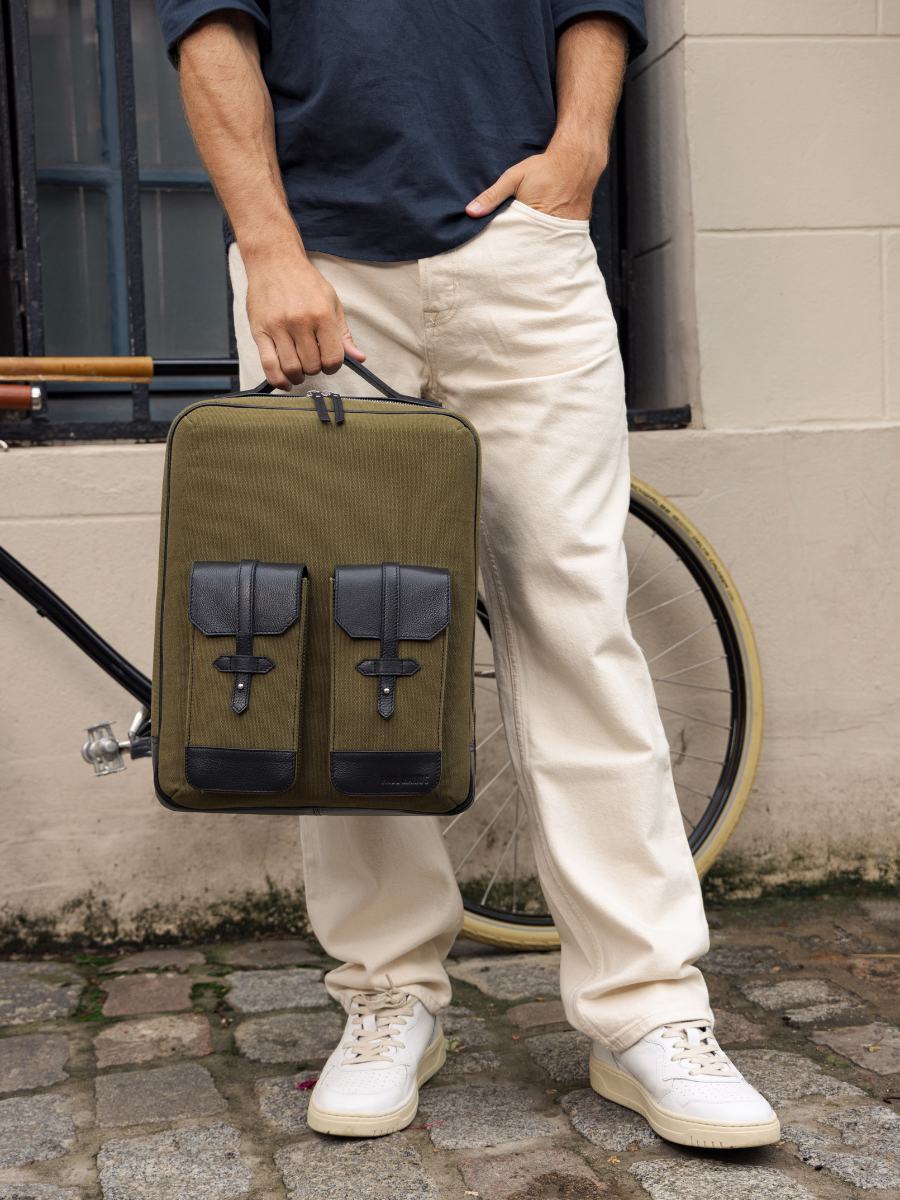 photo-vue-zoom-matiere-sac-a-dos-cuir-unisexe-noir-kaki-urbain-noir-toile-kaki-paul-marius-b08-obl-gc