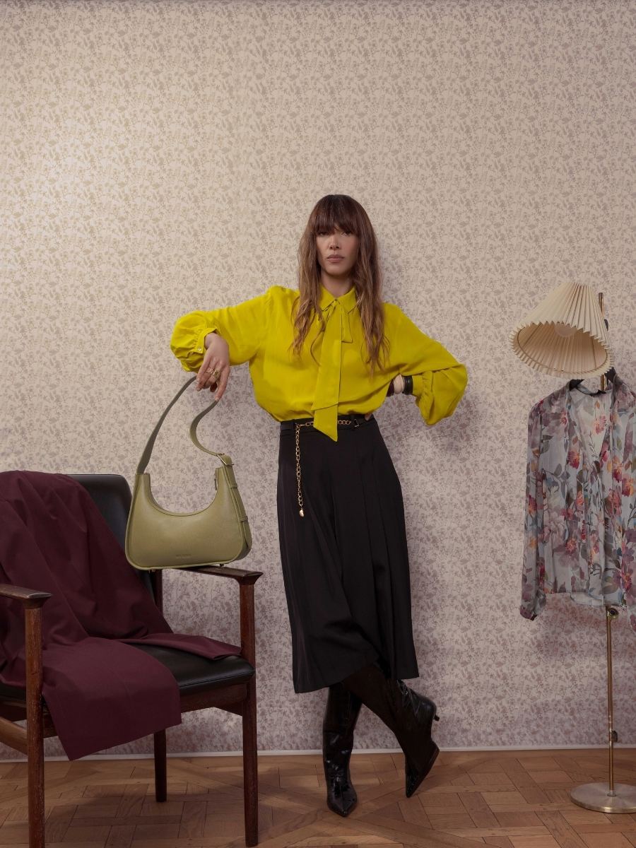sac-baguette-cuir-victoire-amande-vue-cote-w54-al