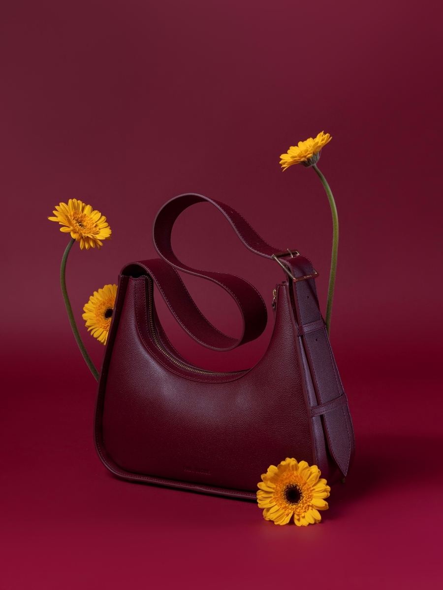 sac-baguette-cuir-victoire-pourpre-vue-cote-w54-p