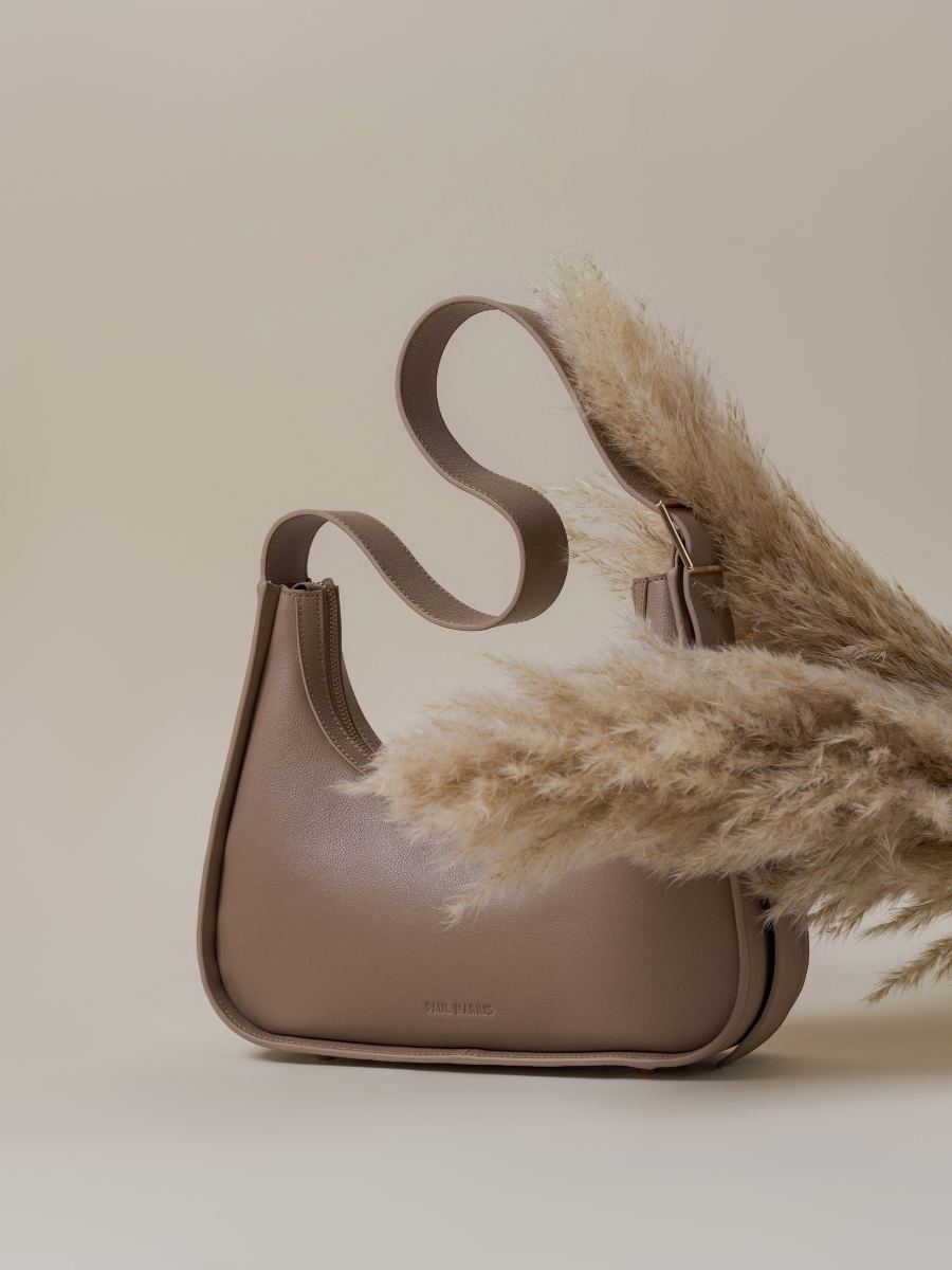 sac-baguette-cuir-victoire-taupe-vue-zoom-matiere-w54-bei