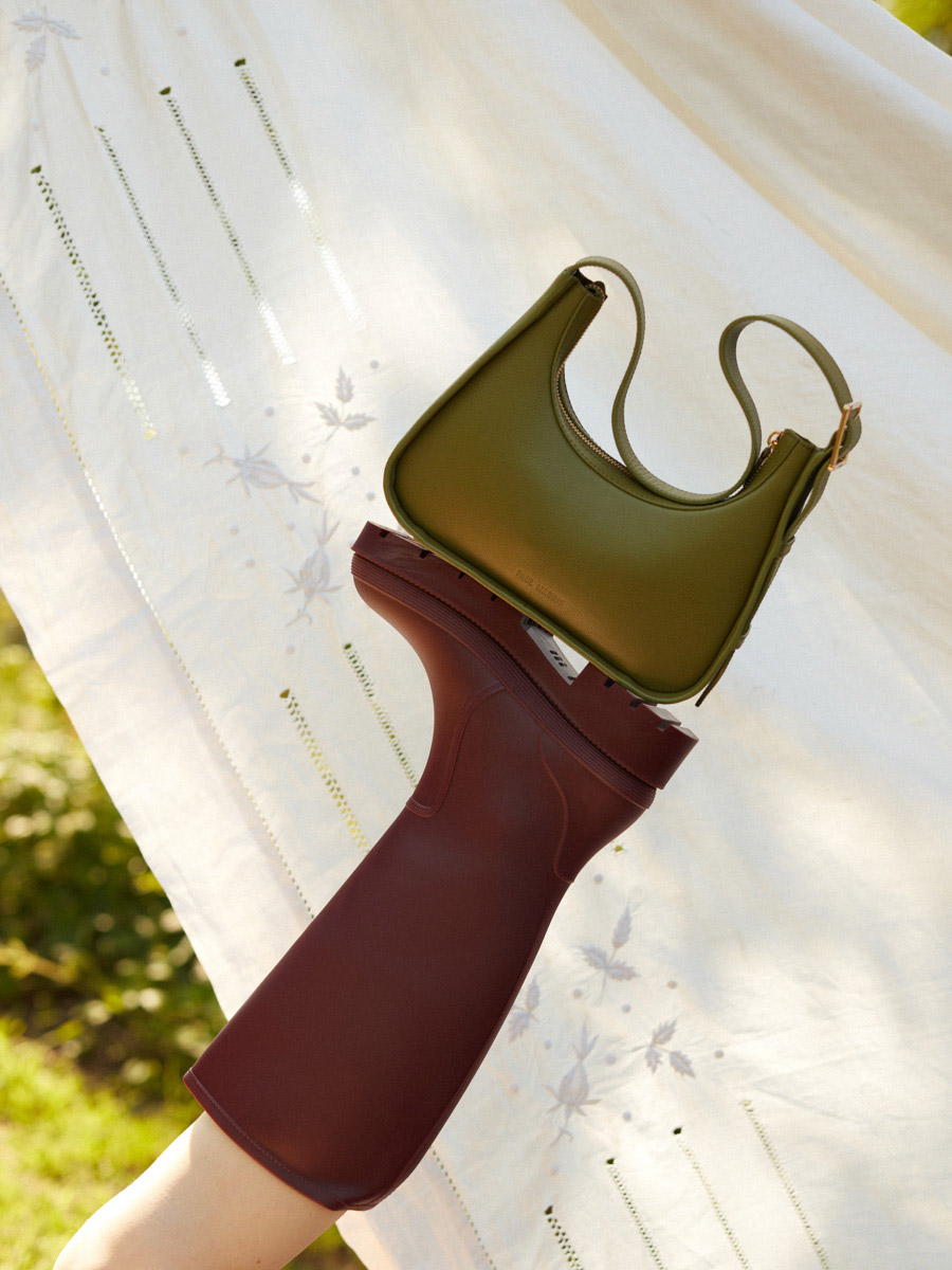mini-sac-baguette-cuir-victoire-xs-vert-olive-vue-zoom-matiere-w54xs-gr-o
