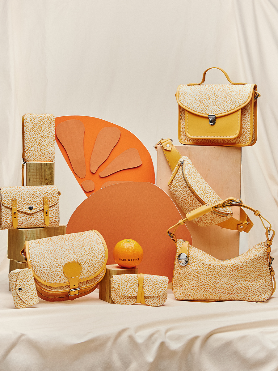 Petit sac bandoulière en cuir orange LeMini Indispensable - Orangeade vue portee