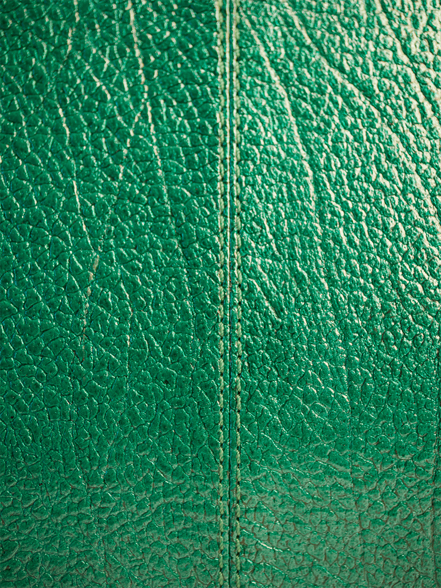 Pochette en cuir bleu LeGustave M - Star Lagon photo focus matiere