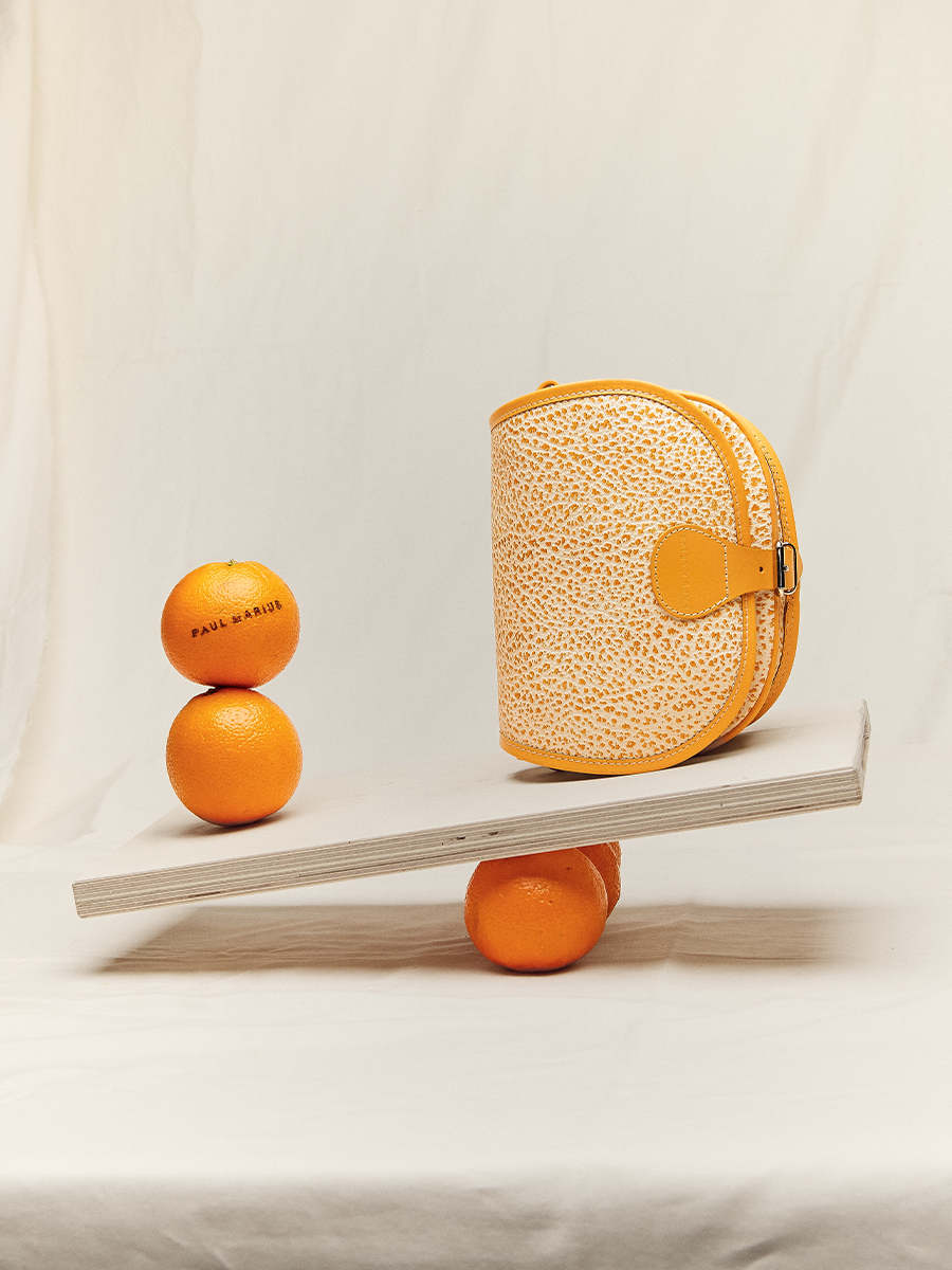 Sac bandoulière en cuir orange LeBohémien - Orangeade vue portee